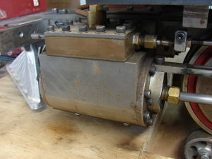 Minnie 09 cylinder and slide valve.JPG