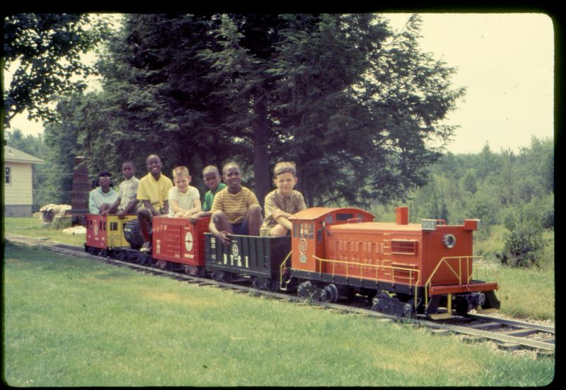 File:Atikinson Railroad happy kids 1968-10-24.jpg